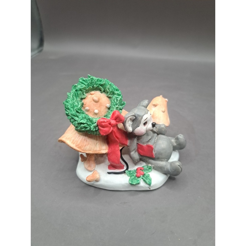 1994 Studio Collection Lil Velvet by Tom Rubel Mouse Christmas Mushroom Wreath